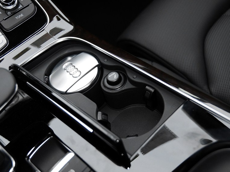 奥迪A8 2014款 A8L 50 TFSI quattro豪华型中控方向盘图片