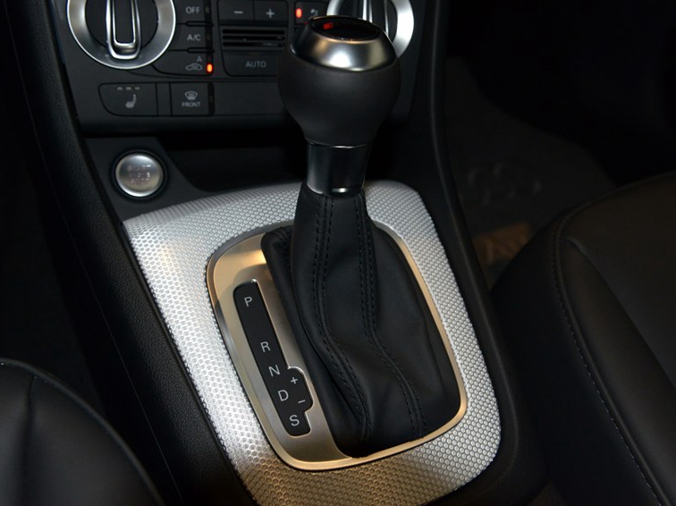 奥迪Q3(进口) 2015款 40 TFSI quattro 越野型中控方向盘图片