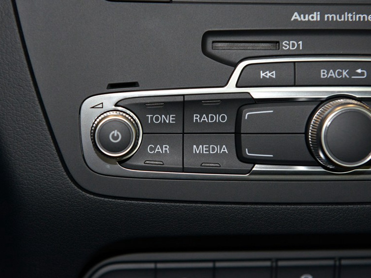 奥迪Q3(进口) 2015款 40 TFSI quattro 越野型中控方向盘图片