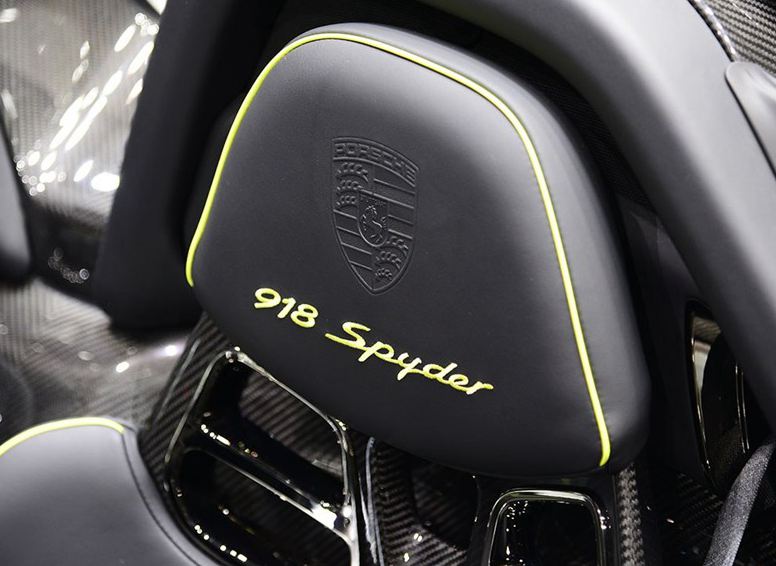 保时捷918 2014款 Spyder 4.6L车厢座椅图片