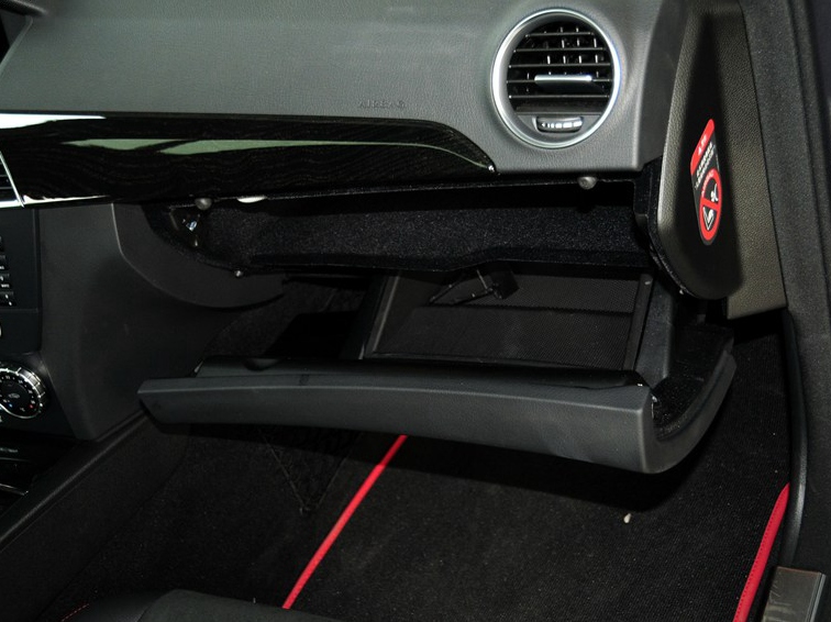 奔驰C级 2013款 C300 运动型 Grand Edition中控方向盘图片