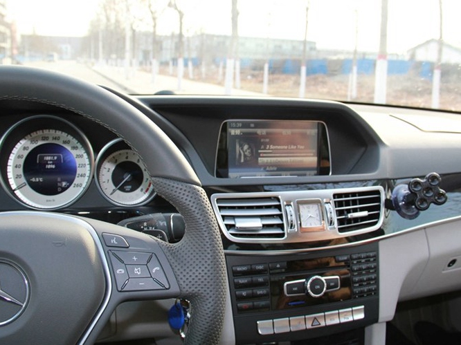奔驰E级 2014款 E260L 运动型中控方向盘图片