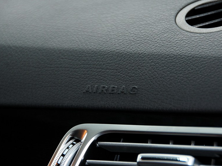 奔驰E级 2014款 E300L 运动型中控方向盘图片