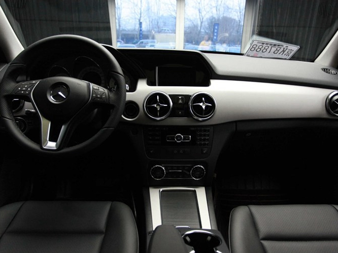 奔驰GLK级 2013款 GLK300 4MATIC 动感天窗型中控方向盘图片
