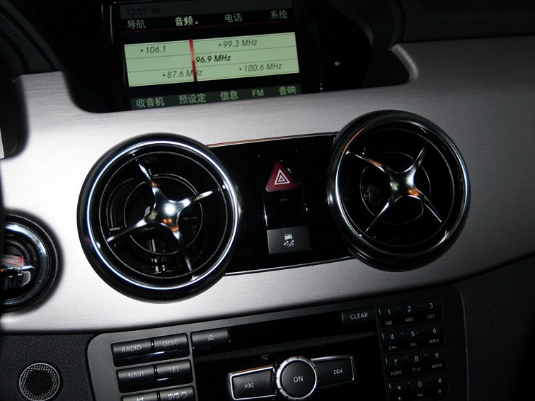奔驰GLK级 2013款 改款 GLK300 4MATIC 时尚型中控方向盘图片