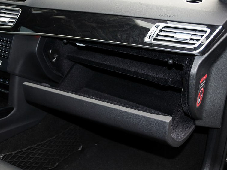 奔驰E级 2014款 改款 E260L 运动豪华型中控方向盘图片