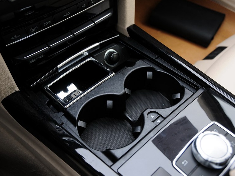 奔驰E级 2014款 改款 E260L 运动型中控方向盘图片