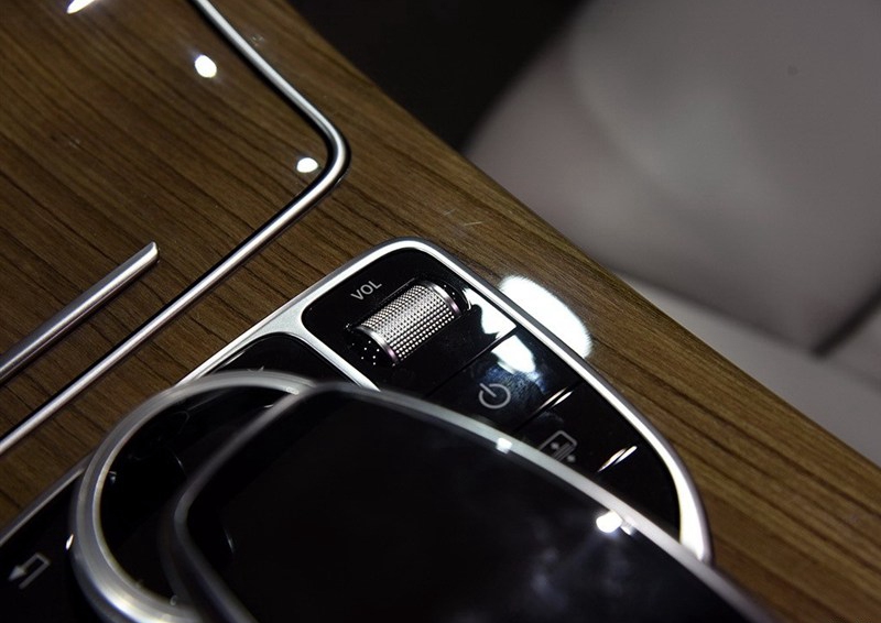奔驰C级 2016款 C 350 eL中控方向盘图片