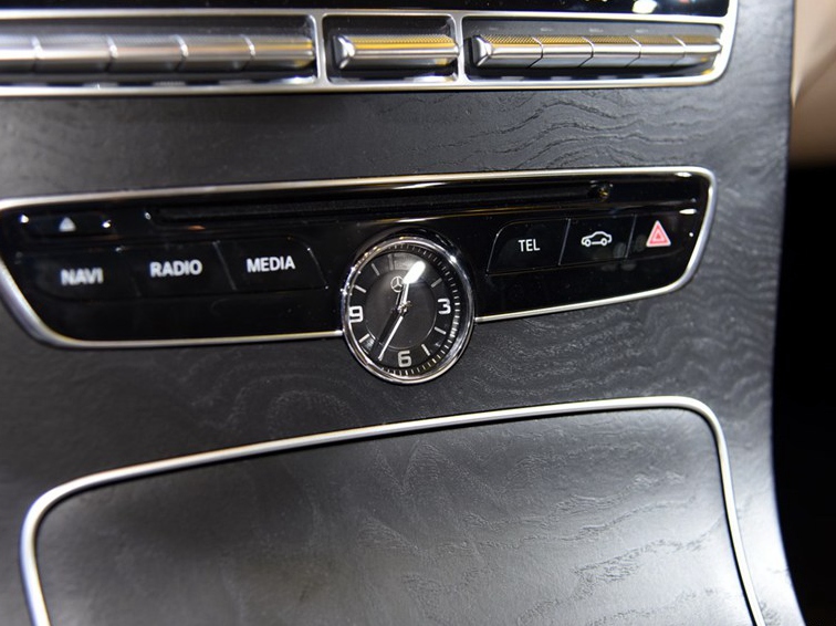 奔驰C级 2015款 C 200 L 4MATIC中控方向盘图片