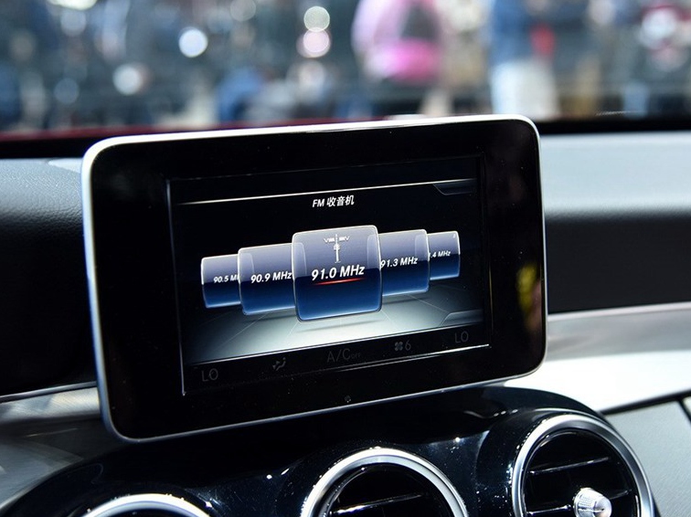 奔驰C级 2015款 C 200 运动版 4MATIC中控方向盘图片