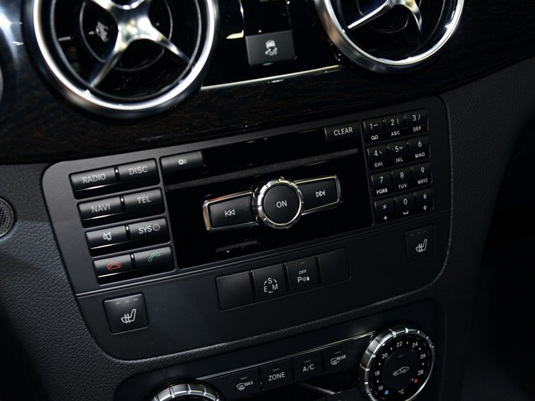 奔驰GLK级 2015款 GLK 300 4MATIC 豪华型 极致版中控方向盘图片