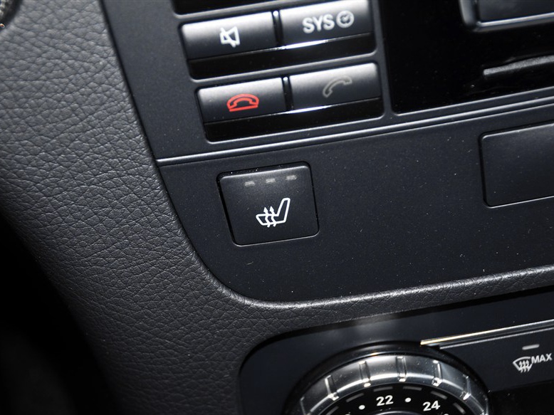 奔驰GLK级 2015款 GLK 300 4MATIC 时尚型 极致版中控方向盘图片