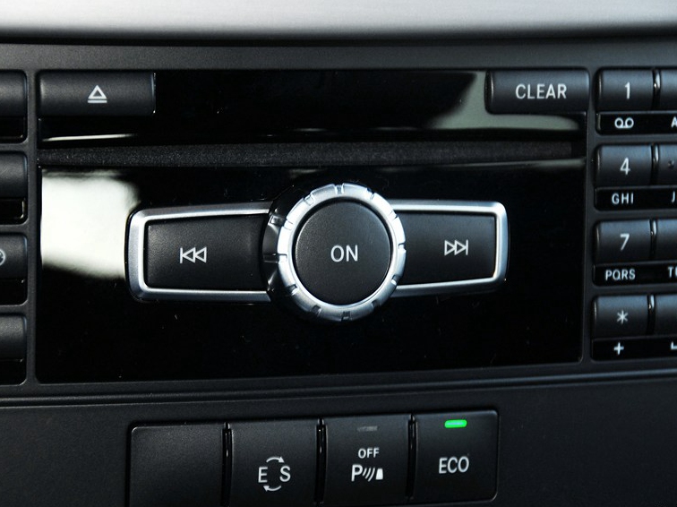 奔驰GLK级 2015款 GLK 260 4MATIC 动感型 极致版中控方向盘图片