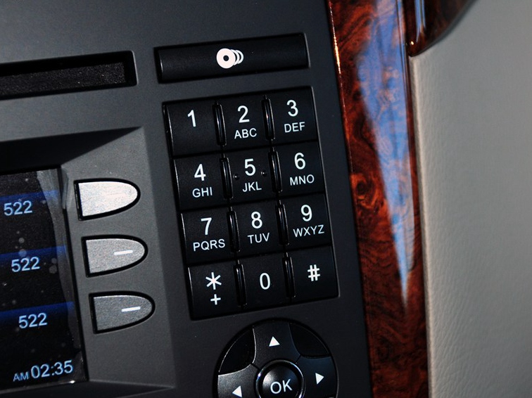 唯雅诺 2013款 3.0L 舒适版中控方向盘图片
