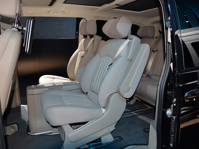 唯雅诺 2015款 3.0L 合伙人版车厢座椅图片