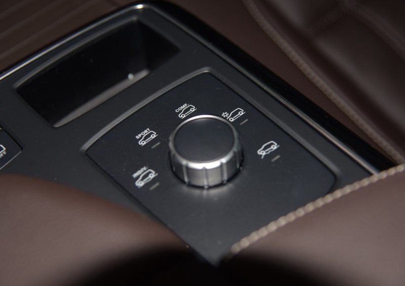 奔驰GLE级 2015款 GLE 320 4MATIC中控方向盘图片
