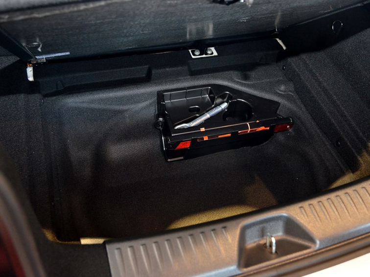 奔驰A级 2015款 A 180 标准型车厢座椅图片