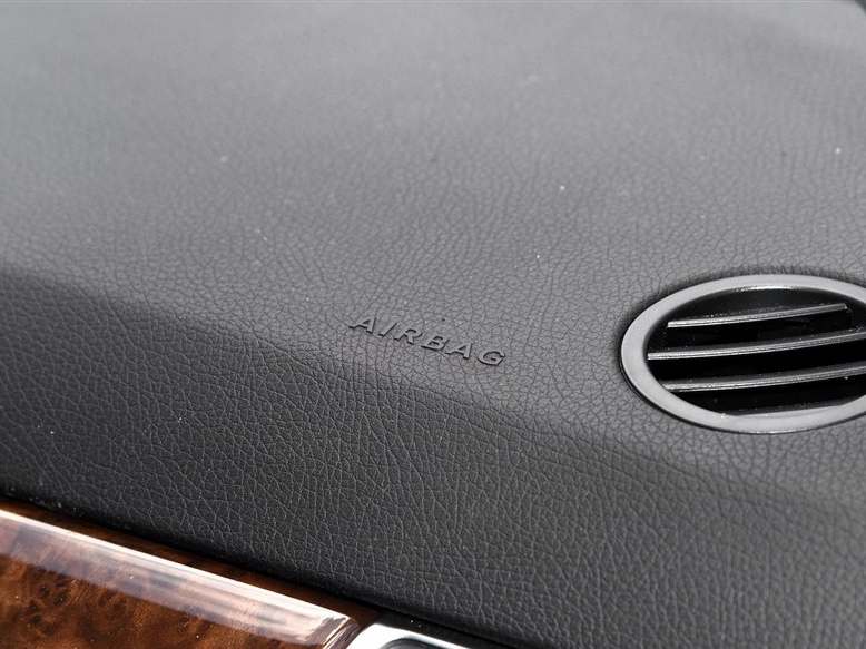 奔驰M级 2015款 ML 400 4MATIC豪华型中控方向盘图片
