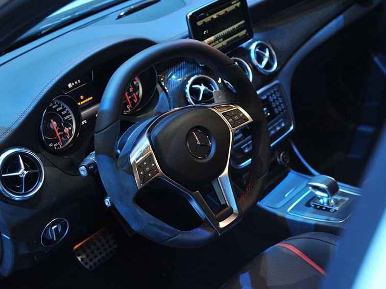 奔驰GLA级AMG 2015款 GLA 45 AMG 4MATIC中控方向盘图片