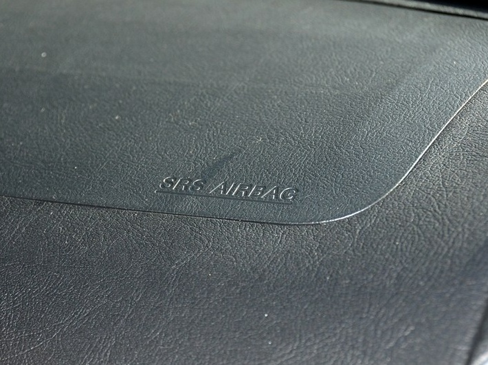 奔腾B70 2012款 1.8L 手动舒适型中控方向盘图片