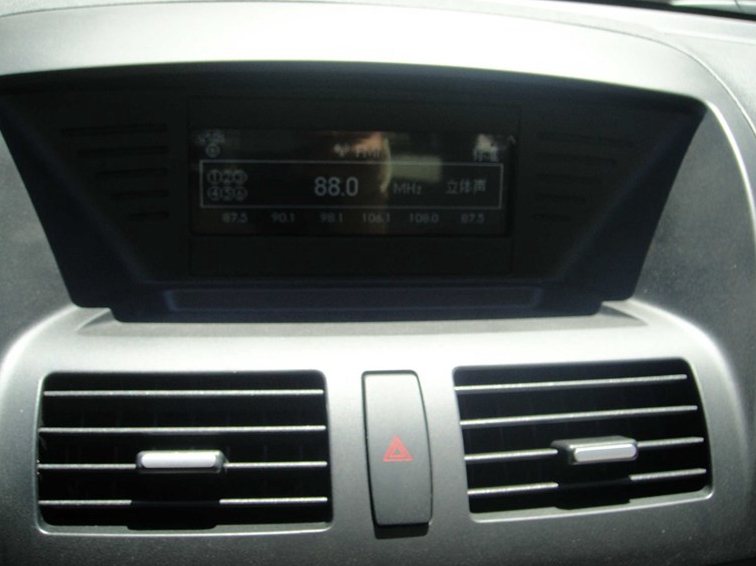 奔腾X80 2013款 2.0L 手动豪华型中控方向盘图片