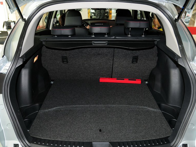奔腾X80 2013款 2.0L 手动豪华型车厢座椅图片