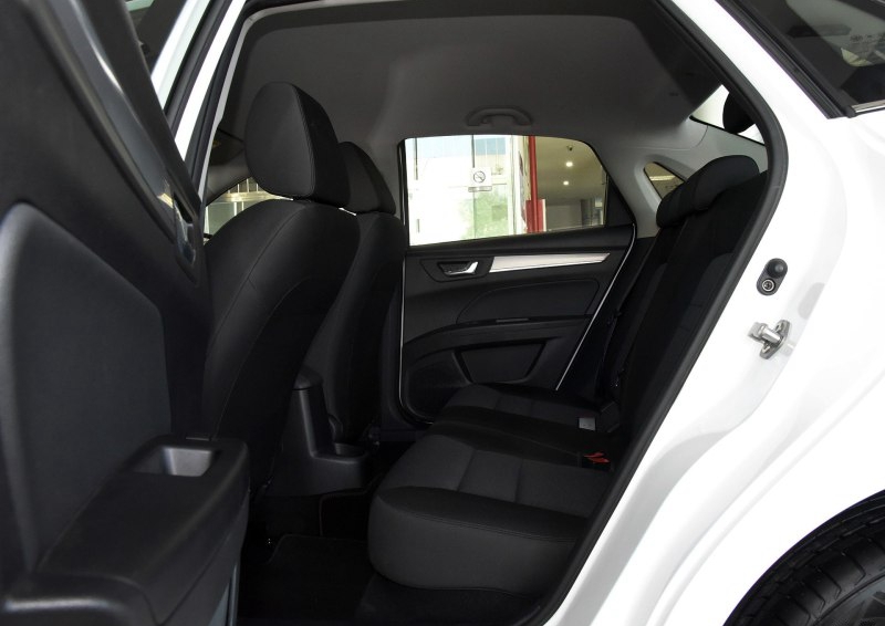 奔腾B30 2016款 1.6L 手动豪华型车厢座椅图片