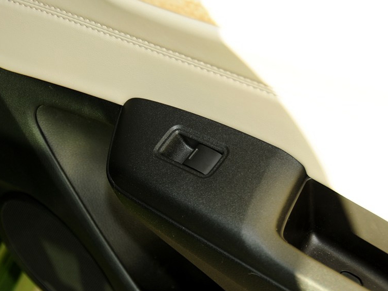 杰德 2013款 1.8L 自动舒适版 6座车厢座椅图片