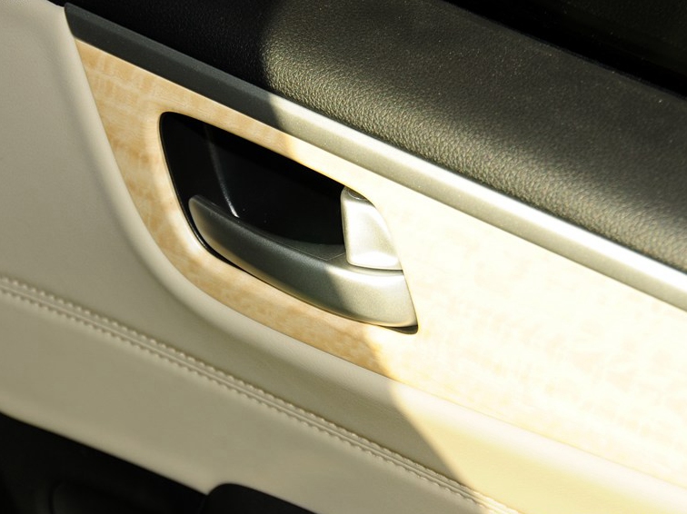 杰德 2013款 1.8L 自动舒适版 6座车厢座椅图片