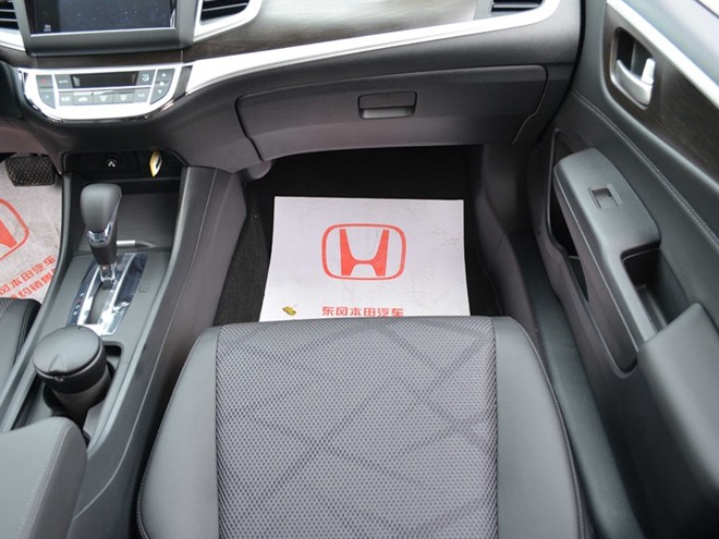 杰德 2013款 1.8L 自动舒适版 5座车厢座椅图片