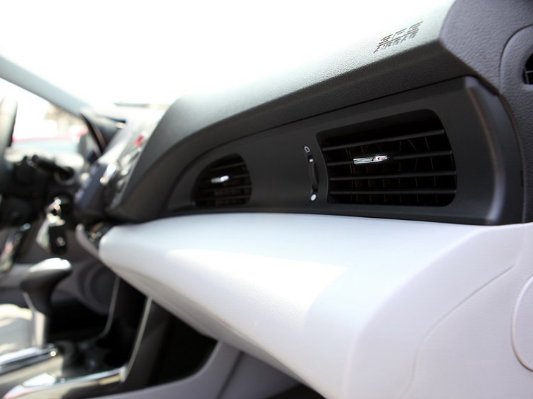 本田CR-Z 2012款 hybrid中控方向盘图片