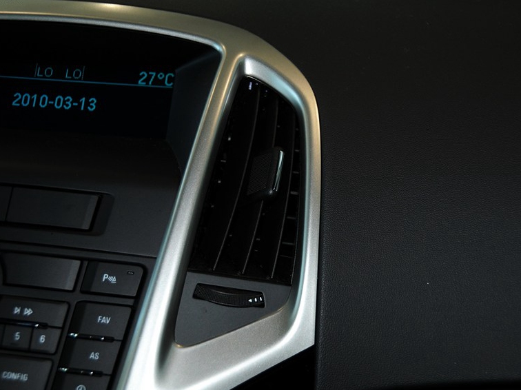 英朗 2013款 GT 1.8L 自动时尚版中控方向盘图片
