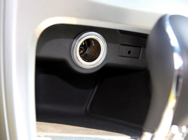 英朗 2013款 GT 1.6L 自动舒适版中控方向盘图片