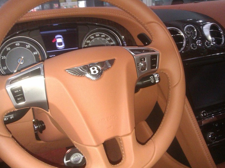 欧陆 2012款 4.0T GT V8中控方向盘图片