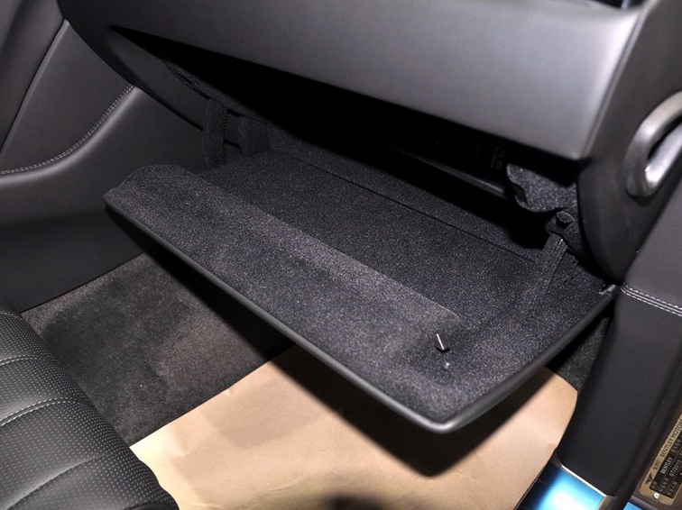 飞驰 2013款 6.0T W12 豪华版中控方向盘图片