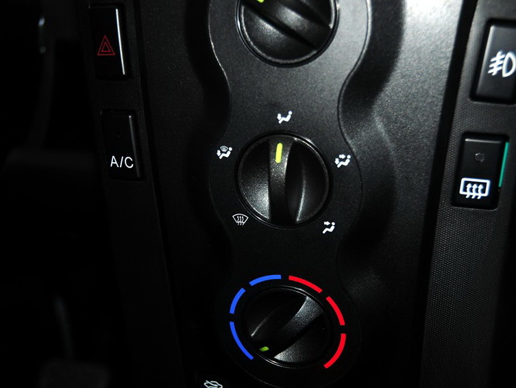 比亚迪F0 2012款 1.0L 尚酷型中控方向盘图片