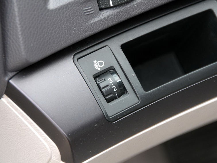 比亚迪e6 2014款 精英型(北京版)中控方向盘图片