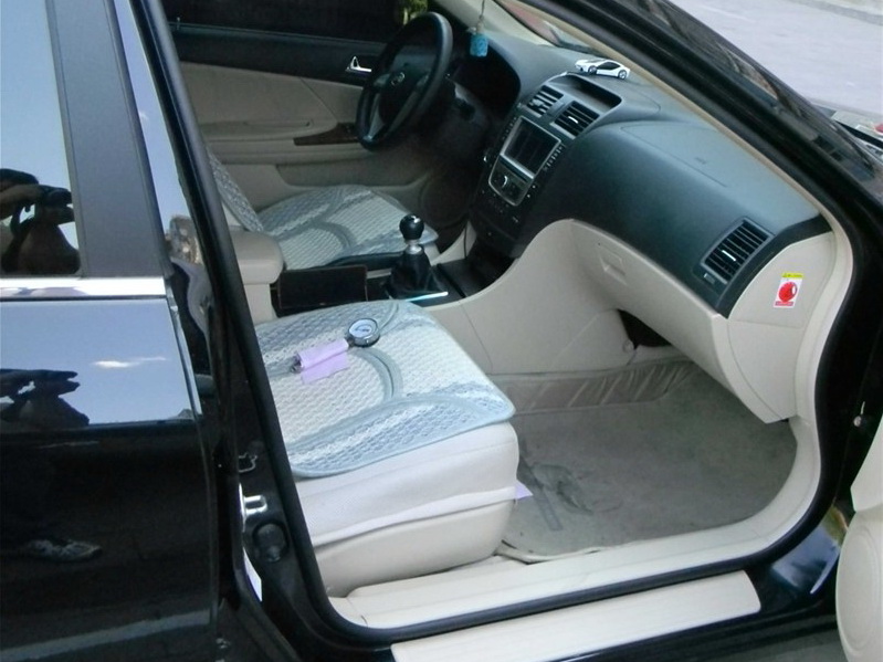 比亚迪G6 2012款 1.5TI 手动尊贵型车厢座椅图片