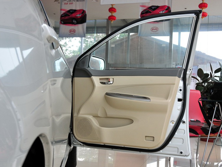 比亚迪L3 2012款 1.5L 手动舒适型车厢座椅图片