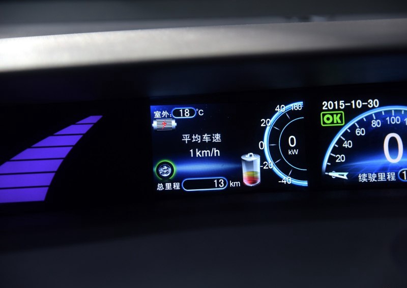 比亚迪e6 2016款 400 精英版中控方向盘图片
