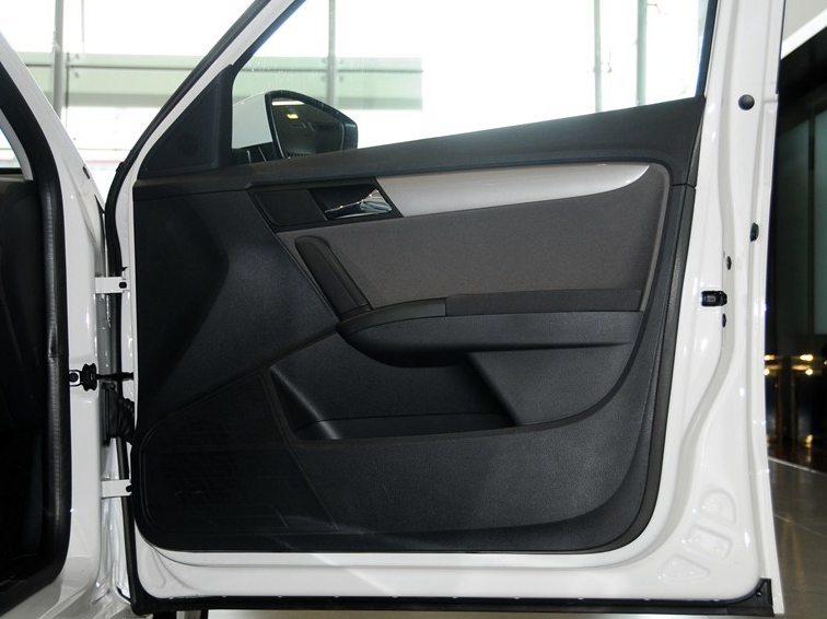 朗行 2013款 1.6L 手动风尚型车厢座椅图片