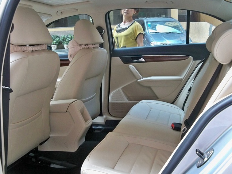 朗逸 2013款 改款 1.6L 自动舒适版车厢座椅图片