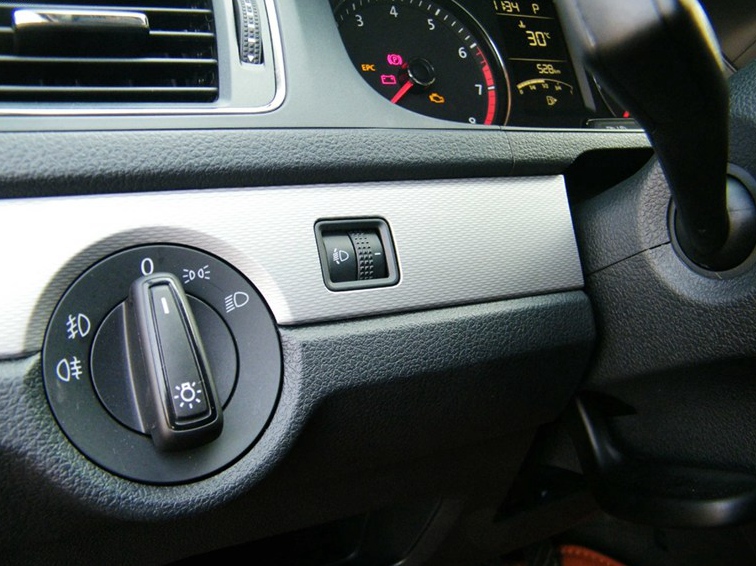 朗行 2013款 1.6L 自动舒适型中控方向盘图片