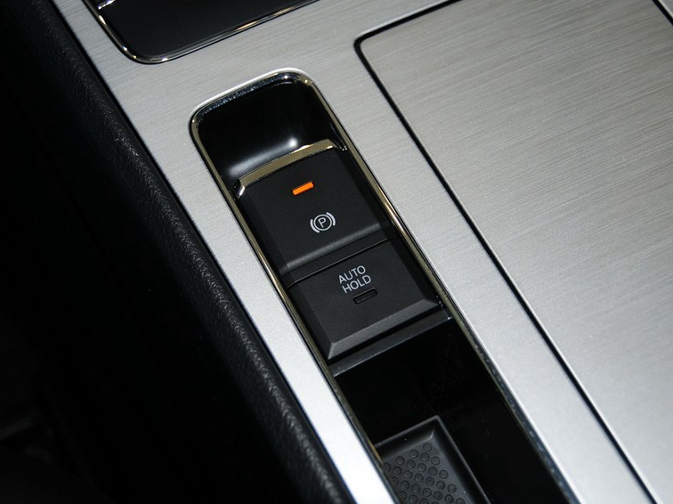 帕萨特 2014款 1.8TSI DSG尊荣版中控方向盘图片