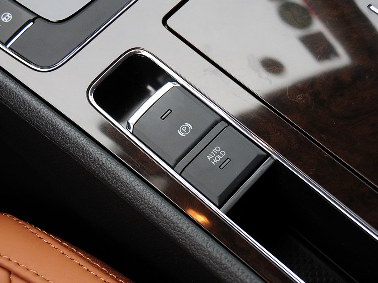 帕萨特 2014款 3.0L V6 DSG旗舰尊享版中控方向盘图片