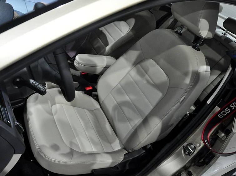 桑塔纳 2013款 1.6L 自动豪华版车厢座椅图片