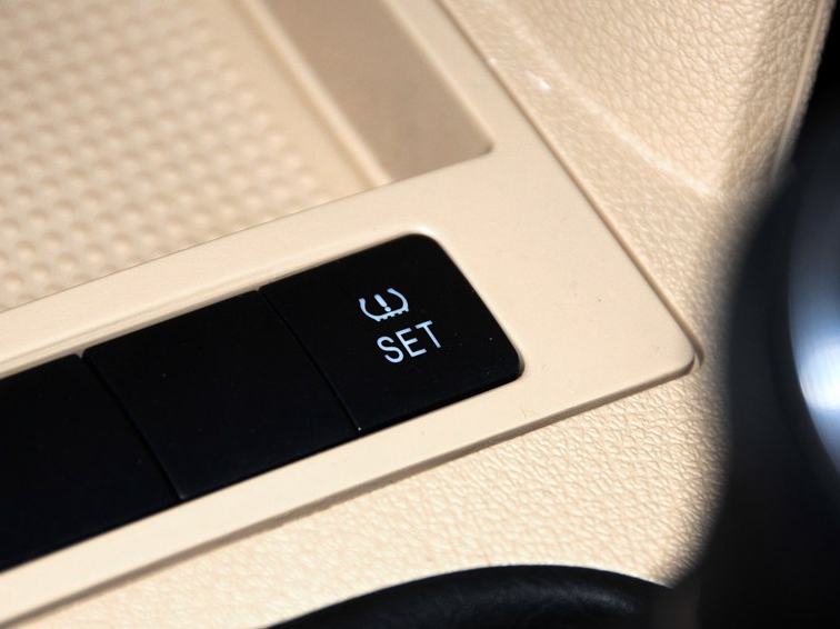 途安 2013款 1.4T 手动舒适版5座中控方向盘图片