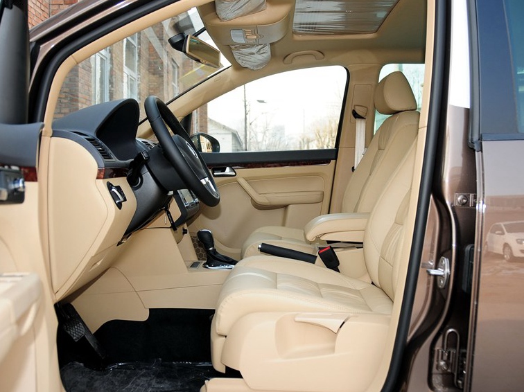 途安 2013款 1.4T 自动璀璨版5座车厢座椅图片