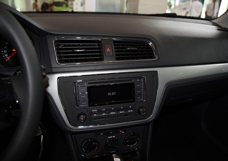 朗行 2015款 1.6L 自动舒适型中控方向盘图片