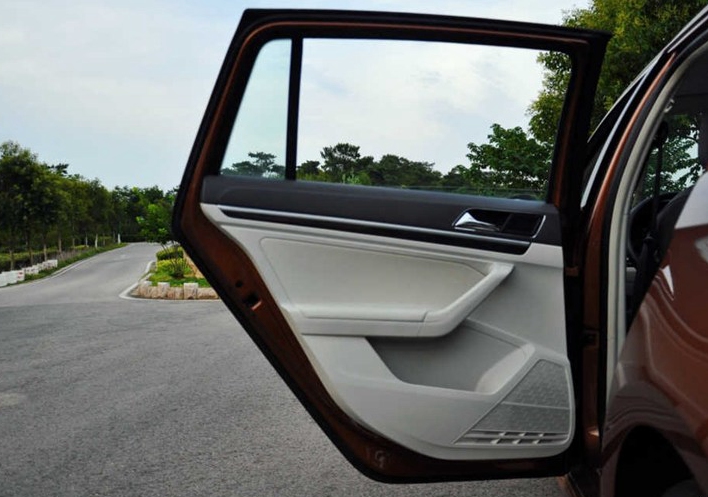 朗行 2015款 230TSI DSG豪华版车厢座椅图片